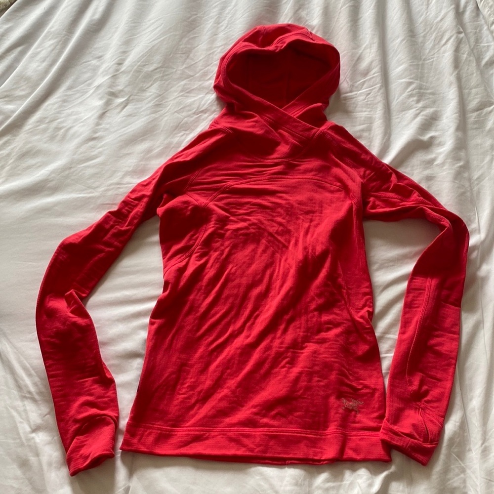 Arc’Teryx hot pink fleece lined pullover